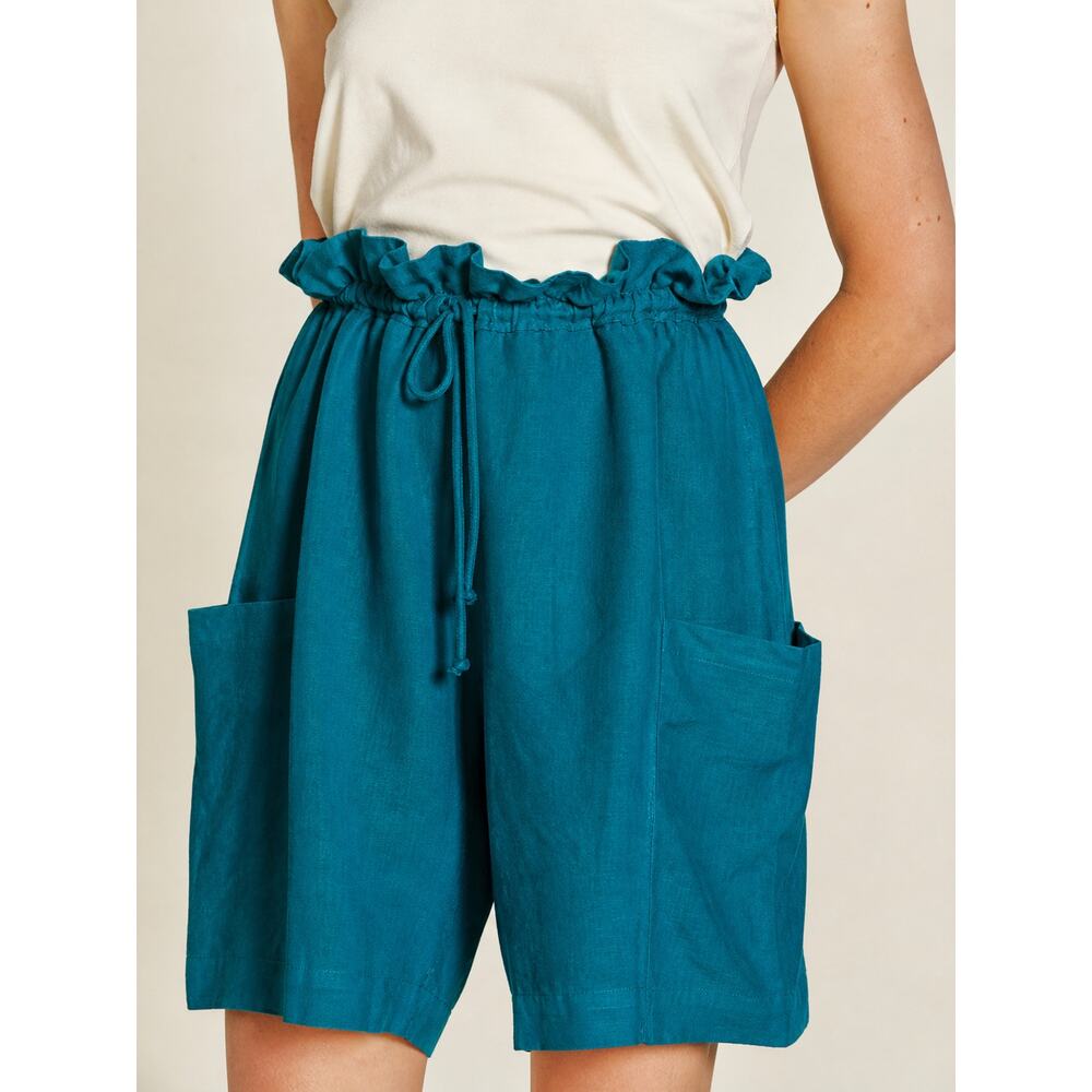 Black Crane Parachute Short in Marine M